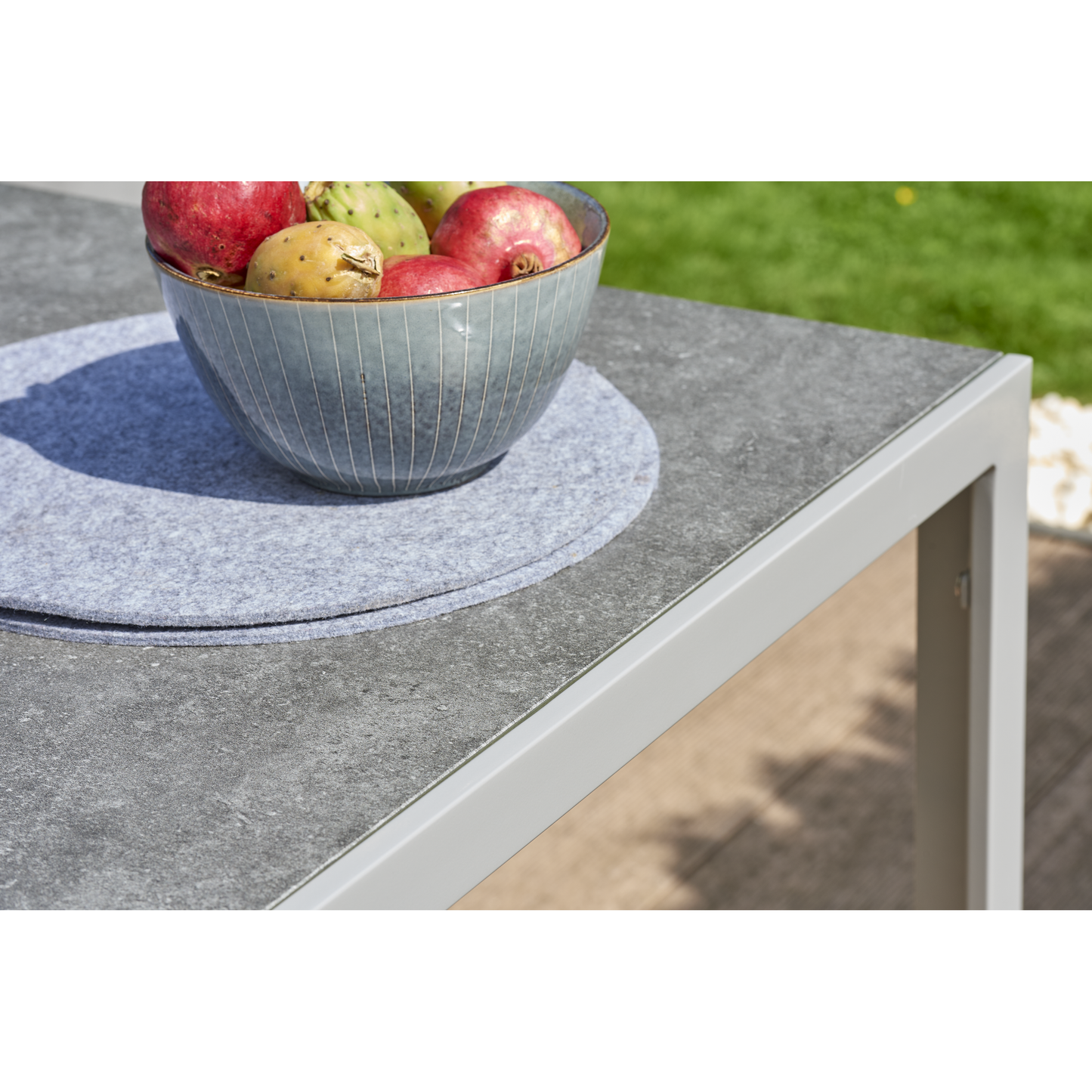 Gartentisch 'Meike 1' grau mit Sicherheitsglasplatte 150 x 90 x 72 cm