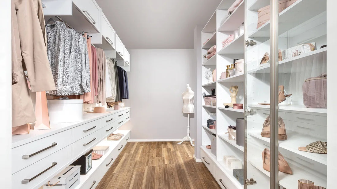 Kleiderschrank nach Maß kaufen: Was Sie vor der Bestellung entscheiden müssen