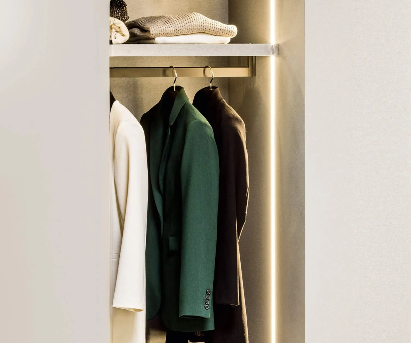 Livitalia Kleiderschrank Liscia Flügeltüren