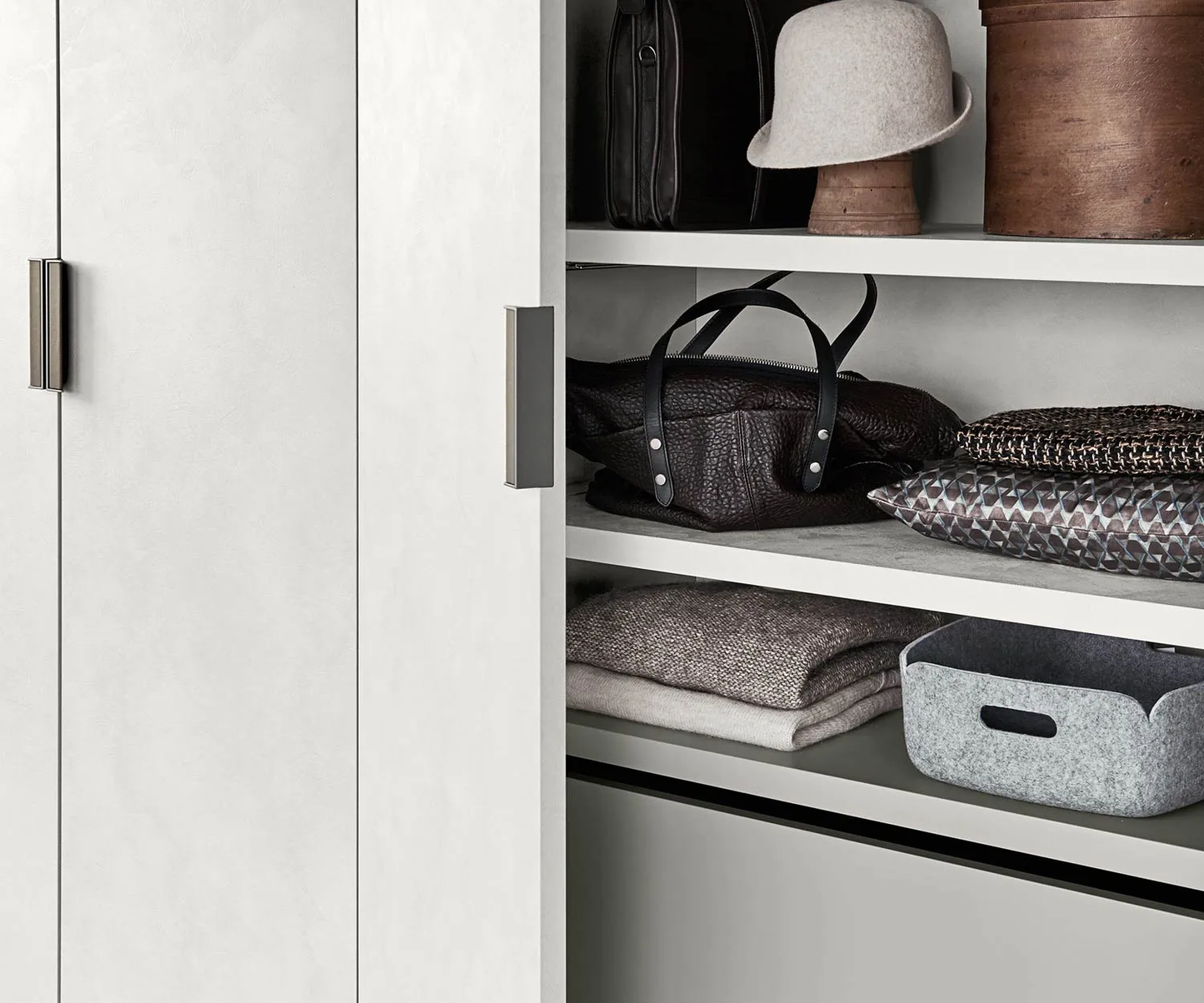 Livitalia Kleiderschrank Liscia Flügeltüren