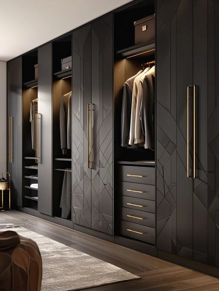 Einbauschrank nach Maß in einer Nische